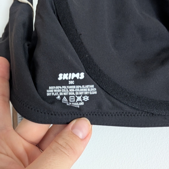 SKIMS Classic Black Bra - Picture 3 of 3